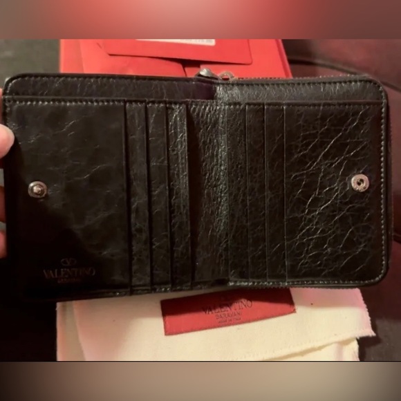 Valentino Garavani Rockstud Bifold Zip-Up Wallet Card Holder - Picture 3 of 16